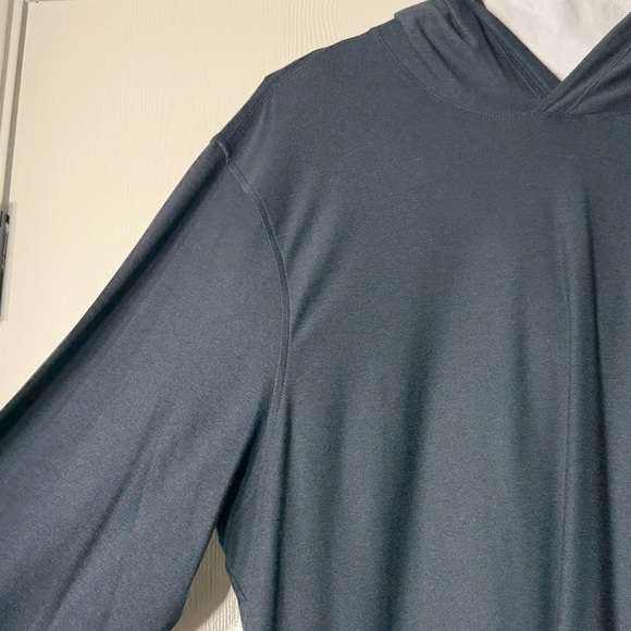 Vuori Men's Black Hoodie very thin & soft. Size XL - Picture 3 of 6